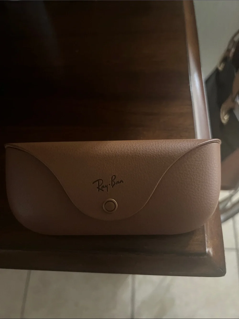 Ray-Ban Wayfarer Sunglasses Box White and Black